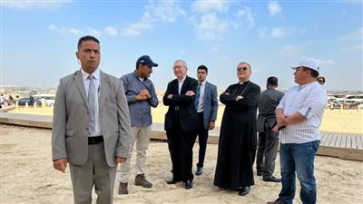 رئيس وزراء الفاتيكان يزور أهرامات الجيزة | صور
