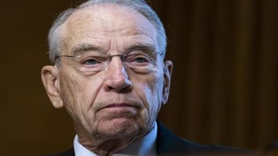 تشاك جراسلي..سيناتور أمريكي شارف على التسعين عاما يفوز بولاية ثامنة