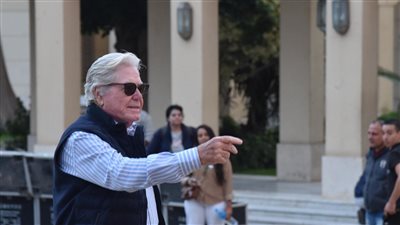 حسين فهمي يتفقد التجهيزات النهائية لمهرجان القاهرة السينمائي |صور