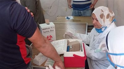تطعيم 550 من العاملين لمياه الفيوم بلقاح التهاب الكبد الوبائي 