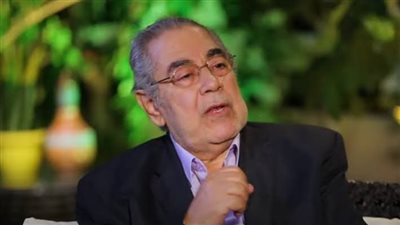 «عامل بنزينة».. صبري عبد المنعم يكشف عن مهنته قبل التحاقه بالفن