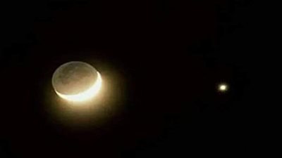 القمر يقترن بنجوم الثريا.. سماء مصر تشهد ظاهرة فلكية.. وهذه طريقة رؤيتها