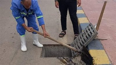 هيئة الصرف الصحي بالإسكندرية تواصل تطهير شنايش ومطابق الأمطار