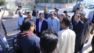 محافظ سوهاج يتفقد أعمال رصف مدخل طهطا القبلي