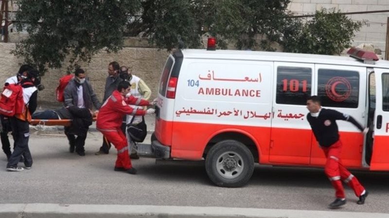 محاولات إسعاف المصابين