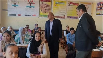 وكيل تعليم دمياط يتفقد سير العملية التعليمية بمدارس إدارة الزرقا | صور 