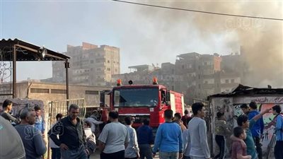 حريق في مخزن خردة بجراج شركة مياه الشرب بالمحلة الكبرى|صور