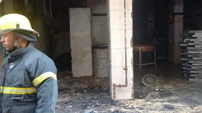 إصابة 3 أشخاص في حريق مصنع ببنها| صور