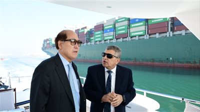 الفريق أسامة ربيع: حريصون على تأمين منطقة القناة من مخاطر الانسكاب البترولى