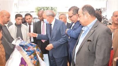 محافظ القليوبية يفتتح معرض السلع الغذائية بطوخ