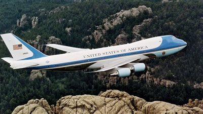 أسرع من الصوت.. جولة داخل طائرة بايدن قبل وصولها إلى شرم الشيخ | فيديو