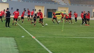 أجواء ودية بين ميكالي والحضري في مران المنتخب الأولمبي | صور 