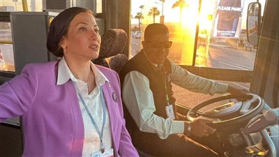 بالأتوبيس الكهربائي.. جولة تفقدية لوزيرة البيئة بين المنطقتين الزرقاء والخضراء بمدينة شرم الشيخ | صور 