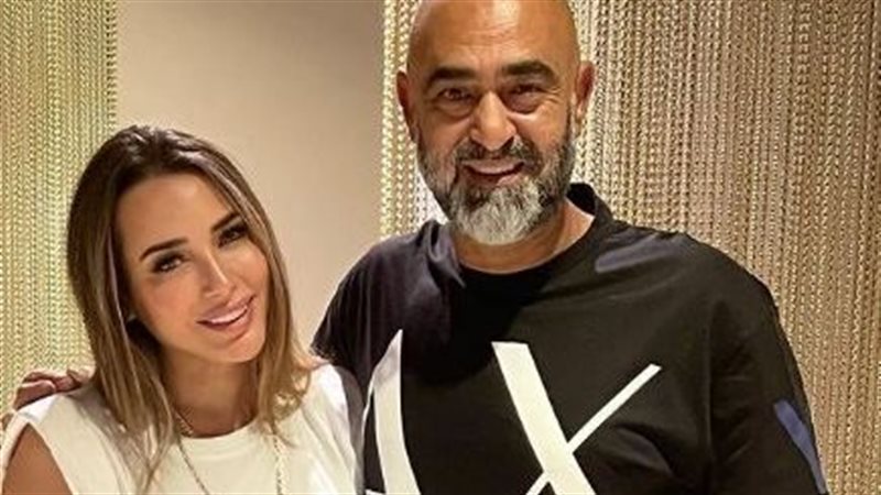 ساندي مع مدير أعمال