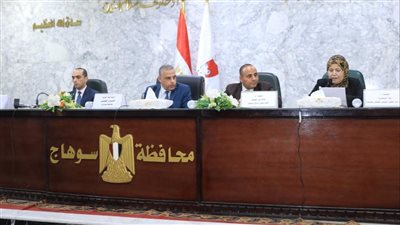 محافظ سوهاج يطلق مبادرة سعادتك وصحتك في تنظيم أسرتك بقرى حياة كريمة 