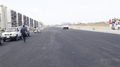 10 صور ترصد أعمال تطوير طريق مشروعات الإسكان الاجتماعي في بورفؤاد