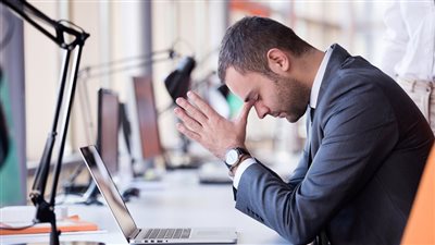  عقوبة تحريض موظفي المنافس على ترك العمل ‏