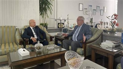 رئيس القابضة لمصر للطيران يبحث مع أمين عام «الأكو» دور الصناعة في تحقيق التنمية المستدامة 