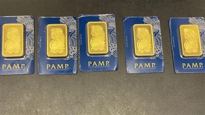 إحباط محاولة تهريب 5 سبائك ذهبية ومخدرات بحوزة راكبين بمطار القاهرة | صور