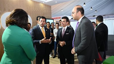وزير الشباب يشهد نموذج محاكاة لأطفال بجناح الإيسيسكو بالمنطقة الخضراء