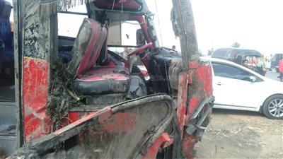 لحظة انتشال الضحية الـ 19 في حادث انقلاب أتوبيس بترعة بالمنصورة | فيديو