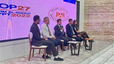 وزير الشباب يشهد جلسة بعنوان 