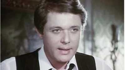 في ذكرى رحيله.. قصة حياة محمود عبد العزيز من بائع للصحف لساحر السينما المصرية