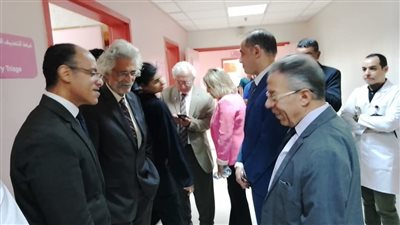 وفد من نقابة الأطباء في زيارة للشيخ زايد التخصصي للتبرع بوحدتي غسيل كلوي