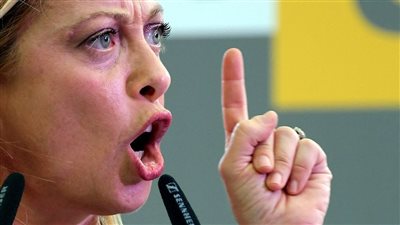 رئيسة وزراء إيطاليا تتهم ماكرون بالخيانة 