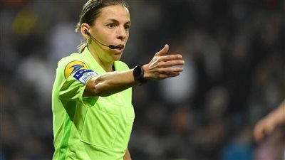 الصافرة النسائية تنتظر كتابة التاريخ في كأس العالم 