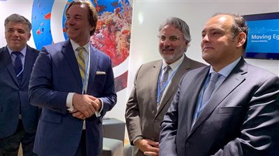 وزير الصناعة يتفقد المنطقة الخضراء والحلول الابتكارية المقدمة من الشركات | صور