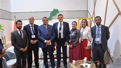 وزير التنمية المحلية يزور جناح المغرب في قمة المناخ بشرم الشيخ