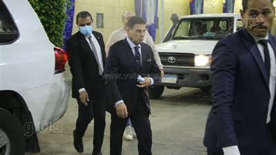 محافظ البنك المركزي ومحمد شيرين وجلال السعيد يقدمون واجب العزاء في رؤوف غبور | فيديو 