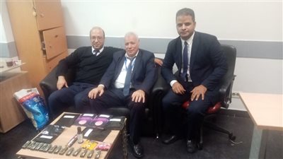 إحباط تهريب أدوية سرطان بحوزة راكبة وضبط مخدرات مع راكب بمطار القاهرة 