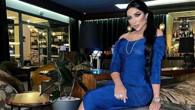 دنيا بطمة تتجاوز أحزان طلاقها بإطلالة جريئة