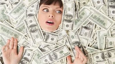 تفسير حلم العثور على الفلوس في المنام وعلاقته بالخير والرزق الكثير 