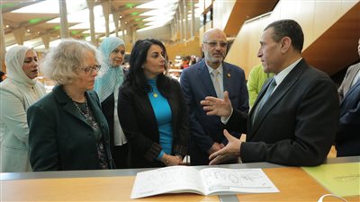 رئيس الهيئة العامة لتعليم الكبار يتفقد أنشطة مكتبة الإسكندرية لمحو الأمية