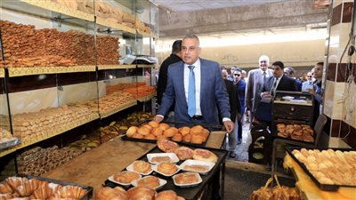 محافظ سوهاج يتفقد المطاعم والمخابز للتأكد من توافر السلع الغذائية | صور 