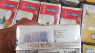 ضبط 5 آلاف لتر عصائر منتهية الصلاحية داخل مصنع تحت السلم بطنطا