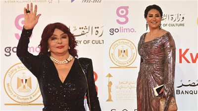 ظهور مميز لـ نبيلة عبيد ووفاء عامر على ريد كاربت القاهرة السينمائي |فيديو وصور 
