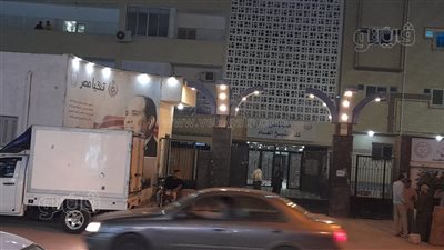 اهالي ضحايا مذبحة قرية الشقة ينتظرون الجثامين أمام المشرحة l صور