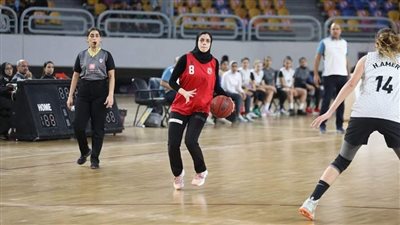 فوز سيدات الأهلي على سبورتنج في ذهاب نهائي مرتبط كرة السلة