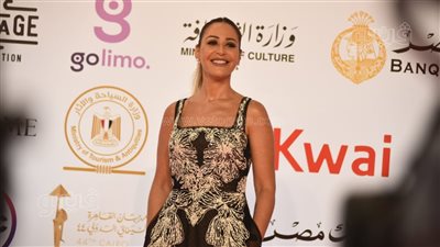 منة شلبي بإطلالة رقيقة في حفل افتتاح مهرجان القاهرة السينمائي |فيديو وصور