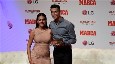 أخت صديقة رونالدو تستغيث: لا أملك ثمن الطعام