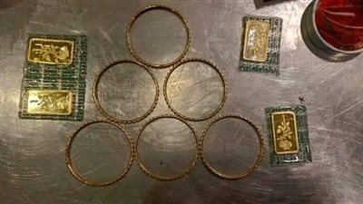 ضبط سبائك ومشغولات ذهبية ومستلزمات طبية بحوزة راكب بمطار القاهرة 