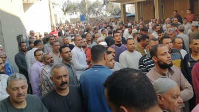 تشييع جثمان مبيض محارة لقي مصرعه إثر سقوطه من الطابق الرابع بعمارات سكنية بطنطا