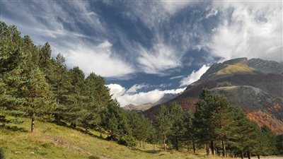 فيديو لمغامرة مخيفة في جبال إسبانيا 
