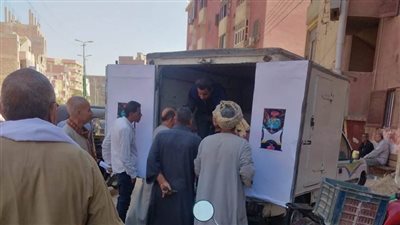 سيارات متنقلة لبيع السلع الغذائية بأسعار مخفضة في أسيوط 