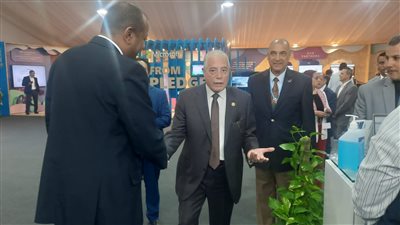 محافظ جنوب سيناء يتفقد جناح مصر للطيران بقمة المناخ