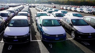 للمصريين بالخارج.. هل انتهاء الإقامة يؤثر في الأحقية في استيراد السيارات المعفاة من الجمارك 